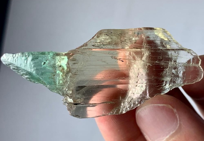 Kaksiväri spodumeeni kide 107.30 ct 60 mm Afgani/Pakistani
