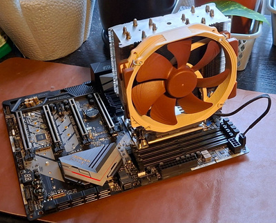 AMD Ryzen Threadripper 1950X, Emolevy Ja Tuuletin