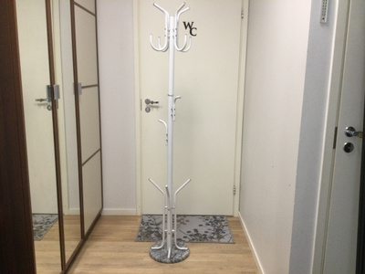 PYSTYNAULAKKO  korkeus:176cm. valkoinen. tukeva marmoripohja