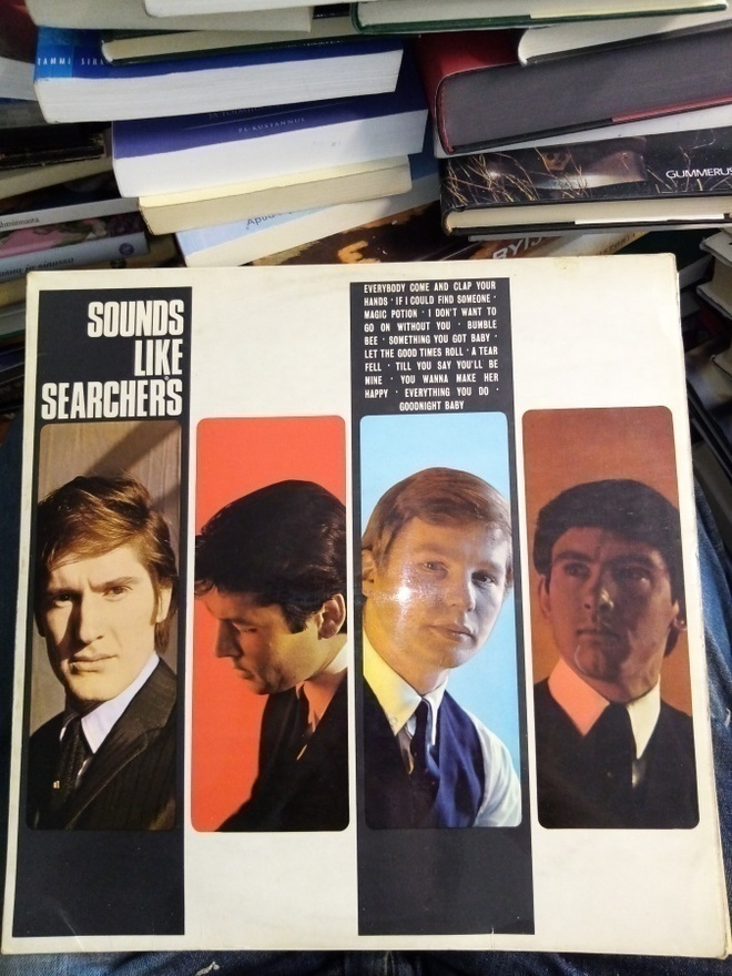 LP THE SEARCHERS :  SOUNDS LIKE SEACHERS ( SIS POSTIKULU )