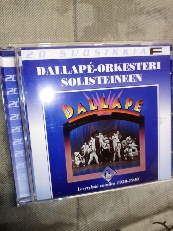 CD :  20 SUOSIKKIA : DALLAPE-ORKESTERI SOLISTEINEEN