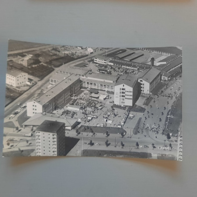 PK Lahti ilmakuva 1950-60-l? *  koulu, väkeä