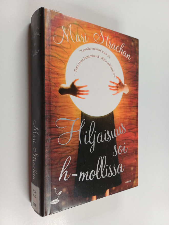 Mari Strachan : Hiljaisuus soi h-mollissa