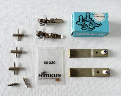 Märklin 7074 Valaisinsarja 2 kpl,  HOVZ 7140 johtoliitin ym.