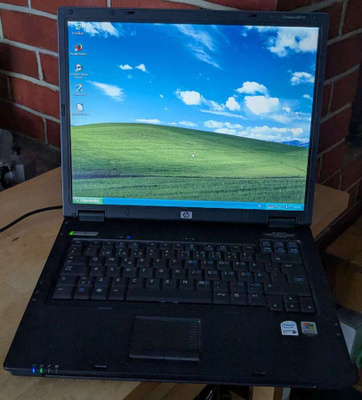 Windows XP :llä varustettu HP bisnesläppäri