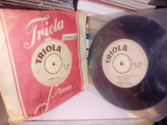 2 kpl 7"single Veikko Huuskonen ( SIS POSTIKULU )