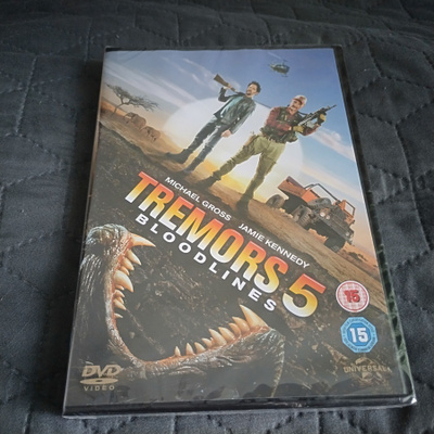 Tremors 5: bloodlines - väristyksiä DVD **muoveissa**
