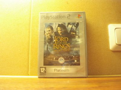 PS 2: TLOTR: THE TWO TOWERS (CIB) PAL (EI HV)