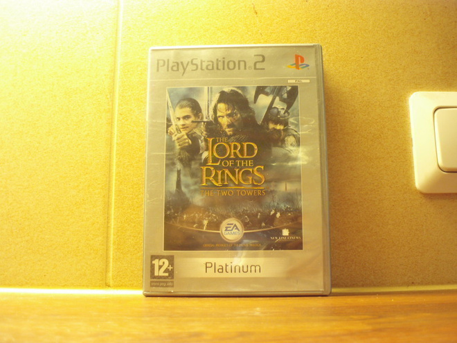 PS 2: TLOTR: THE TWO TOWERS (CIB) PAL (EI HV)