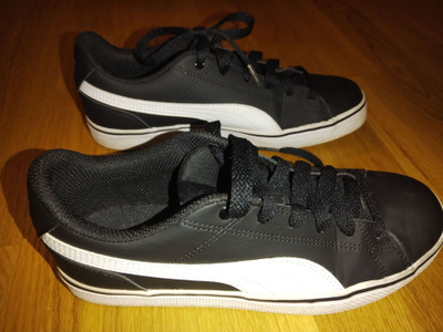 Puma-merkkiset kengät