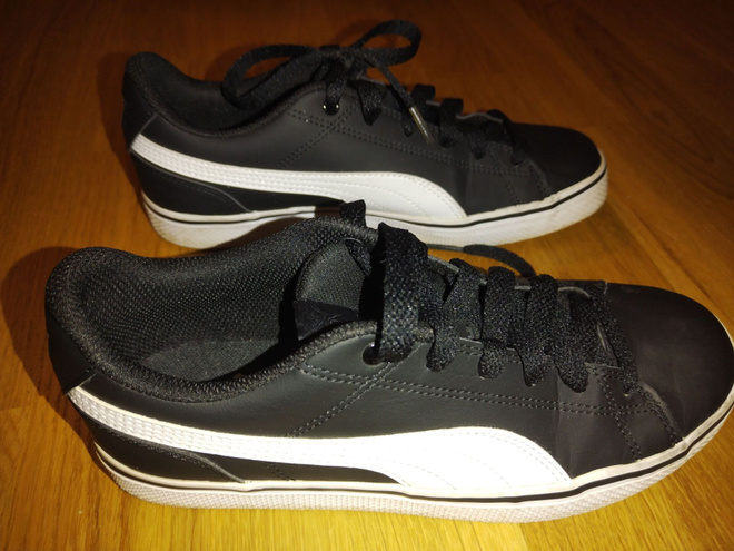 Puma-merkkiset kengät