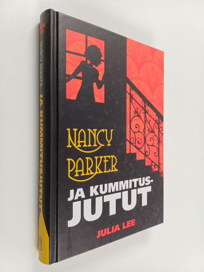 Julia Lee : Nancy Parker ja kummitusjutut