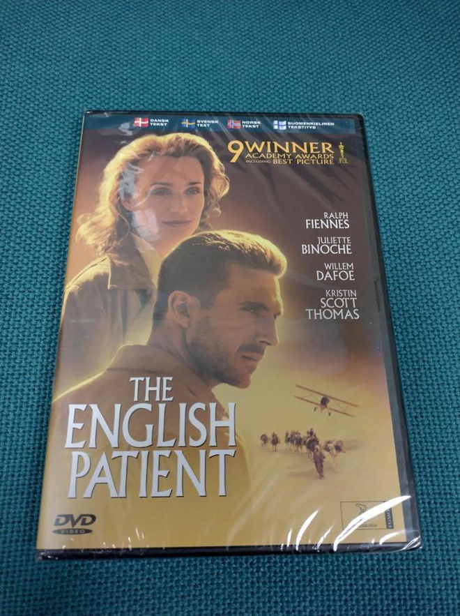 ENGLANTILAINEN POTILAS (Ralph Fiennes) UUSI***