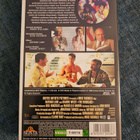 LAINAHÖYHENISSÄ - THE BIRDCAGE ( 1996 )VHS MGM/UA HOME VIDEO - pikkukuva 2