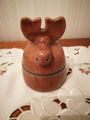posliininen hirvi säilytysrasia