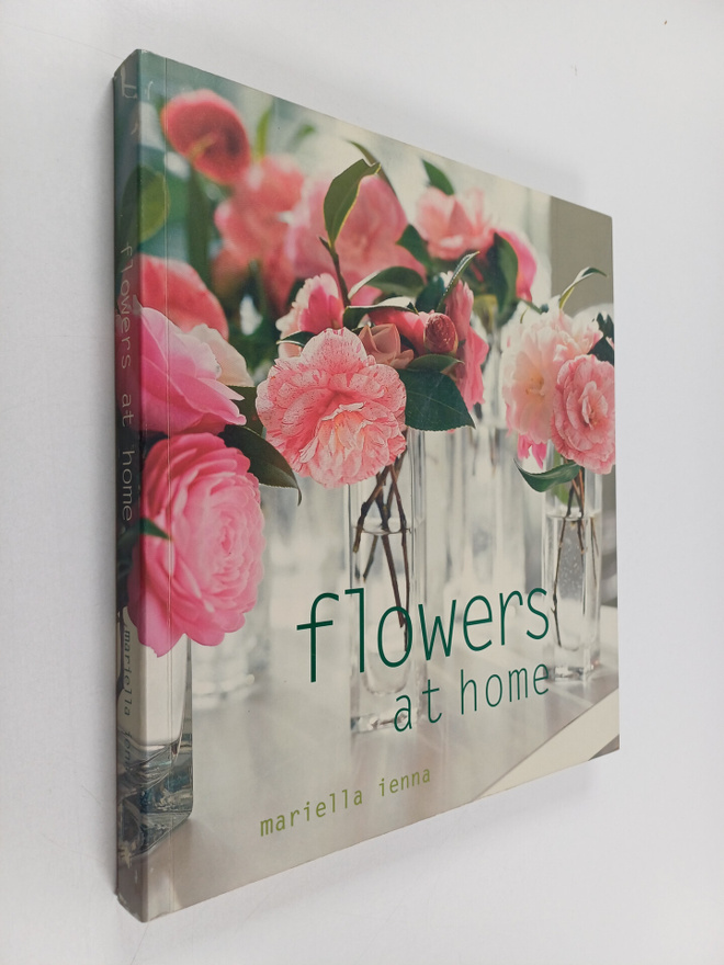 Mariella Ienna : Flowers at Home