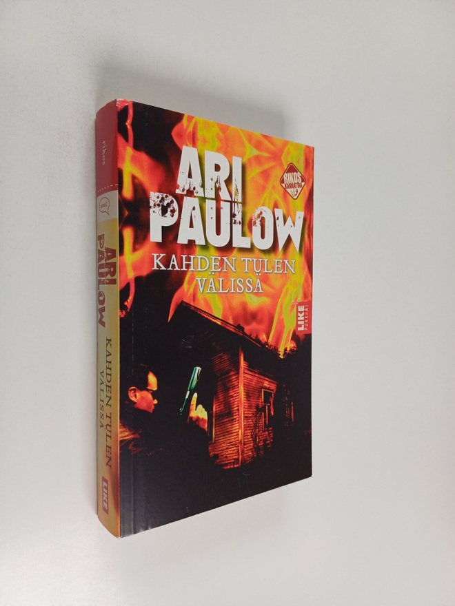 Ari Paulow : Kahden tulen välissä