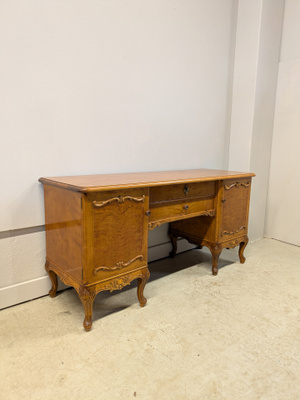 Vintage Rokokoo kaappi / lipasto