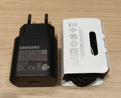 Samsung USB-C pikalaturi 25W musta ja latauskaapeli 1m
