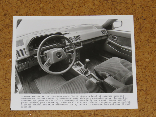 1986 Mazda 626 LX pressikuva - KUIN UUSI