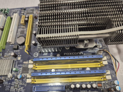 Foxconn N15235 emolevy + Intel dual core cpu + 8Gt RAM