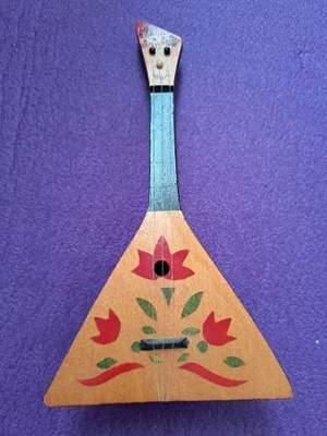 Puinen koriste Balalaikka