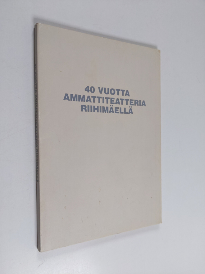 Urpo Koivisto : 40 vuotta ammattiteatteria Riihimäellä