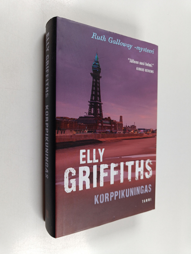 Elly Griffiths : Korppikuningas