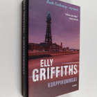 Elly Griffiths : Korppikuningas - pikkukuva 1