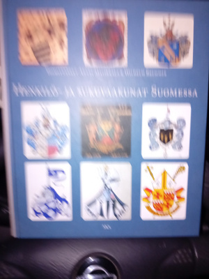 Henkilö- ja sukuvaakunat Suomessa ( SIS POSTIKULU )