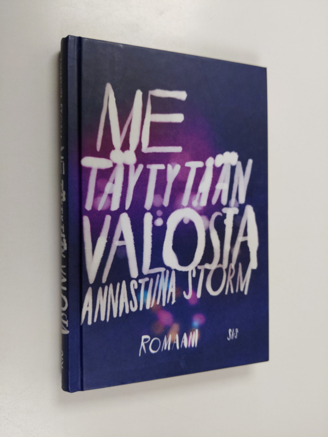 Annastiina Storm : Me täytytään valosta