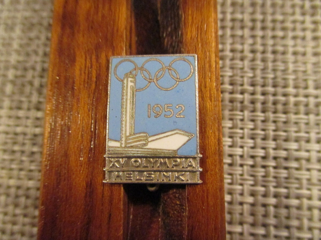 1952 XV Olympia Helsinki rintamerkki.