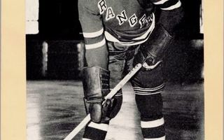 1948-64 Beehive Corn Syrup Group 2 Pentti Lund Hockey Photo