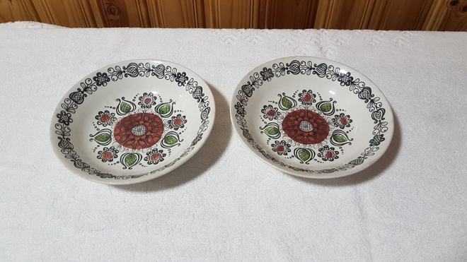 ROMANY Vintage syvät lautaset 2 kpl.