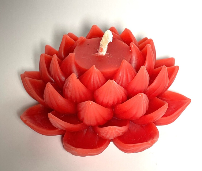 Mehiläisvahakynttilä Lootus -punainen- 4 cm x 9 cm