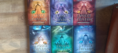 Erin Hunter: Uusi profetia: Soturikissat; osat 1-6 kovakan.