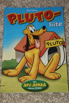 Aku Ankka # 37 / 2010 LIITE – Pluto-liite