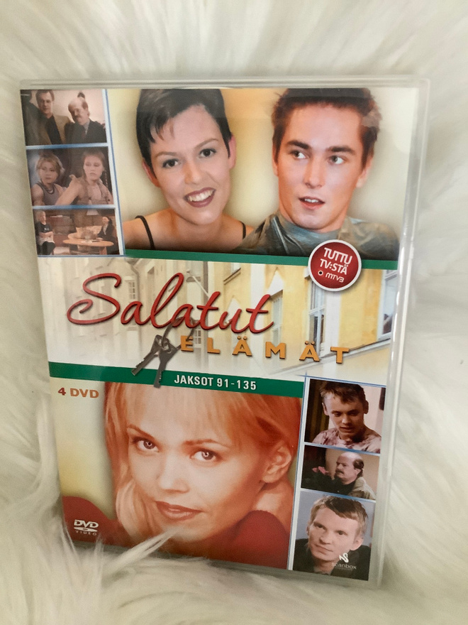 SALATUT ELÄMÄT  3. (JAKSOT 91 - 135)