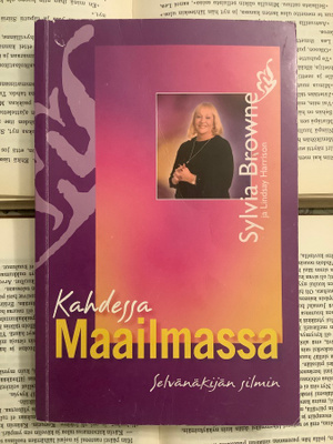 Sylvia Browne - Kahdessa maailmassa  (nid.)