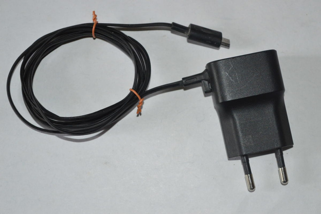 Nokia AC-20E kännykkälaturi microUSB liitännällä