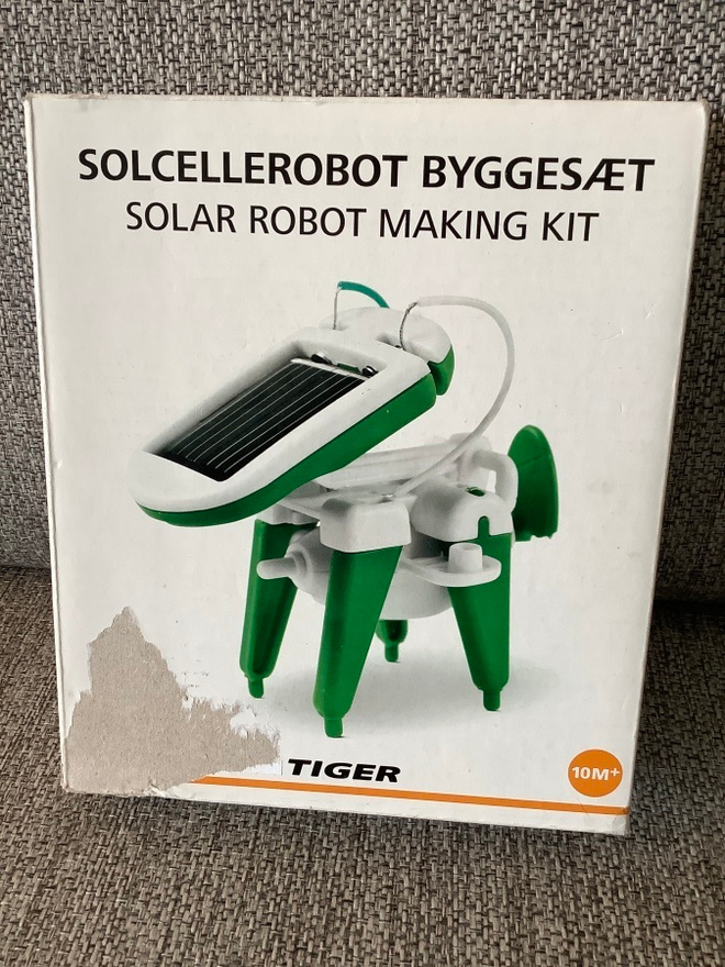 AURINKOKENNOROBOTTI (6 ERI ROBOTTIA)