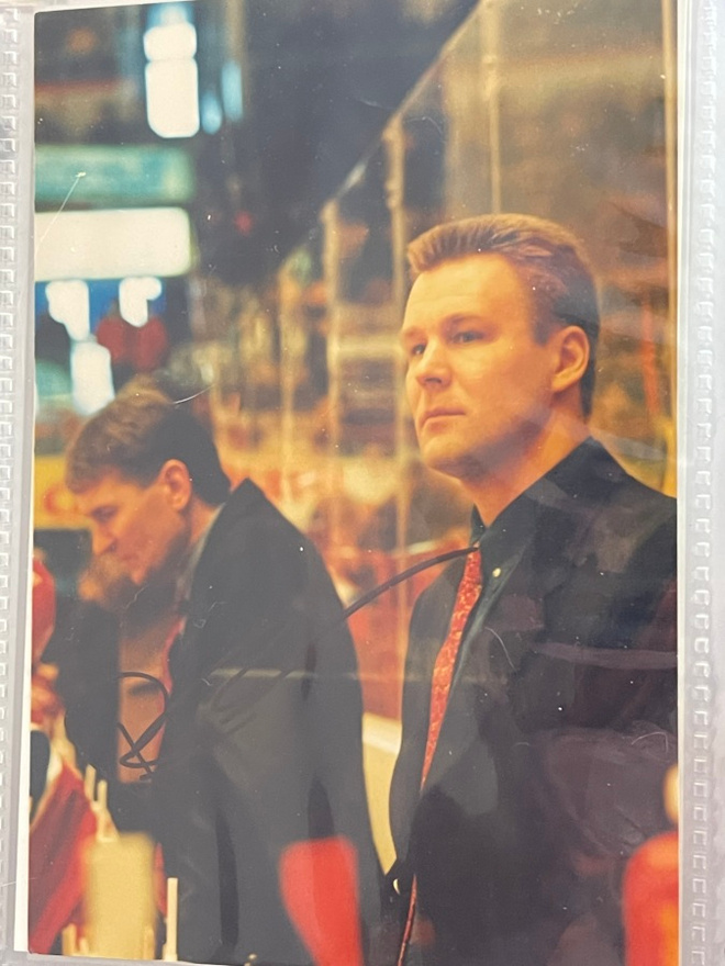 Raimo Summanen (HIFK) nimikirjoitus valokuvassa
