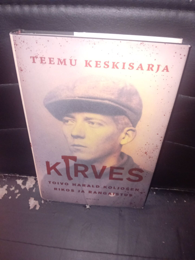 Keskisarja  : Kirves ( SIS POSTIKULU  )