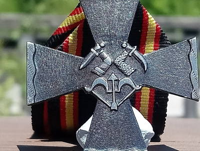 Kannaksen Risti. Halkaisija - 40*40 mm. Valmistajan leimalla