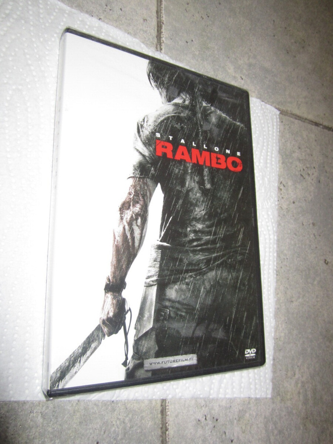 RAMBO - AVAAMATON DVD - TEHDASMUOVIT PÄÄLLÄ