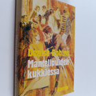 Denise Robins : Mantelipuiden kukkiessa - pikkukuva 1