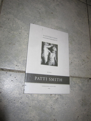 PATTI SMITH - VIATTOMUUDEN TUNNUSMERKIT