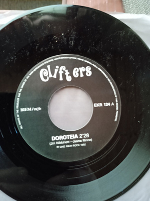SINGLE- LEVY:  CLIFTERS