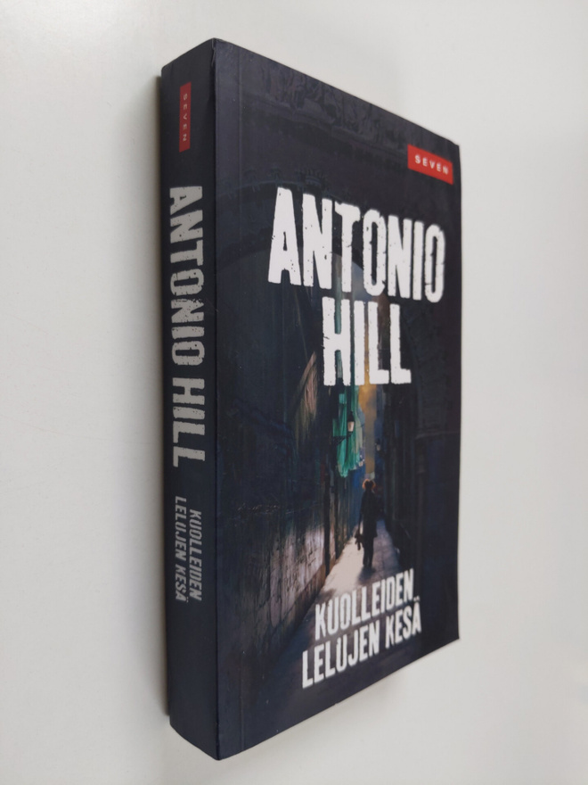 Antonio Hill : Kuolleiden lelujen kesä