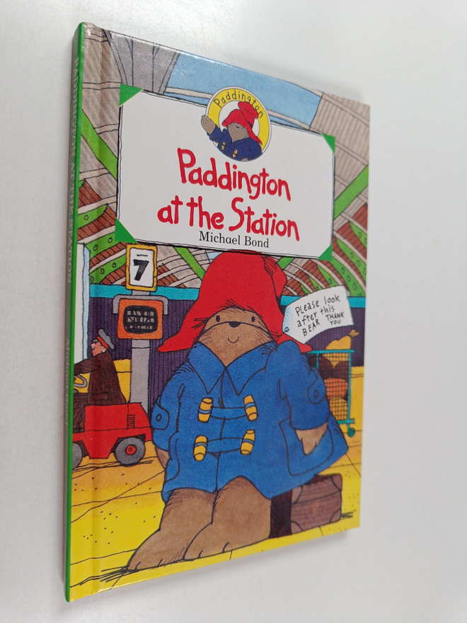 Michael Bond : Paddington at the Station